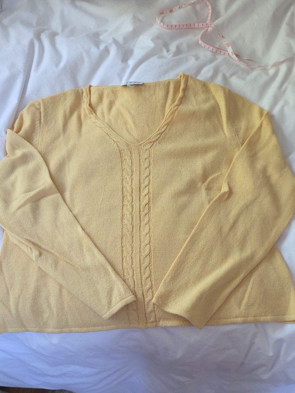 St. JOHN Sport Yellow V-neck Sweater, Large. 80% Wool. 20% Rayon.EUC